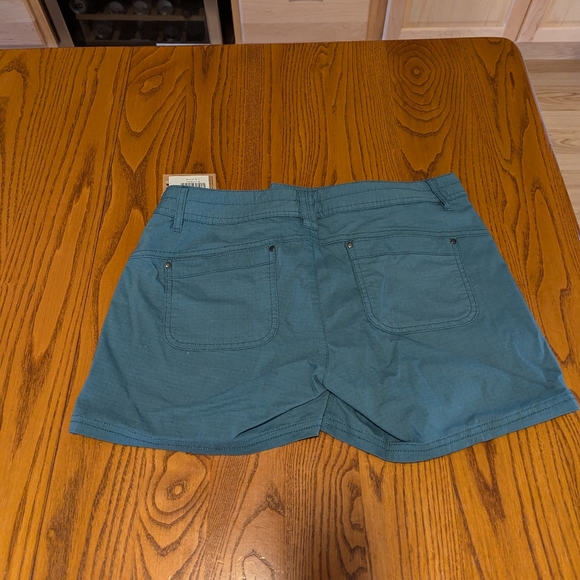 Title Nine Big B Short 4" Size 6 - Picture 2 of 3